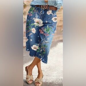 Flamingals Allover Floral Print Straight Leg Mid Rise Capri Jeans Size Small NWT